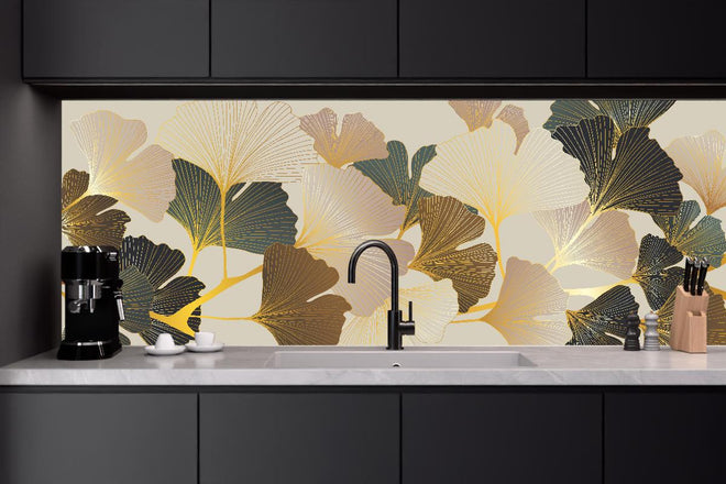 Küchenrückwand - Elegantes Ginkgo-Blattmotiv mit goldfarbenen Akzenten