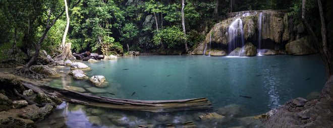 Küchenrückwand - Erawan-Wasserfall im tropischen Dschungel Surrou