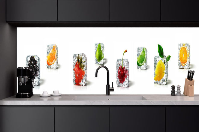 Küchenrückwand - Farbenfrohes Obst-Eiswürfel Dekor