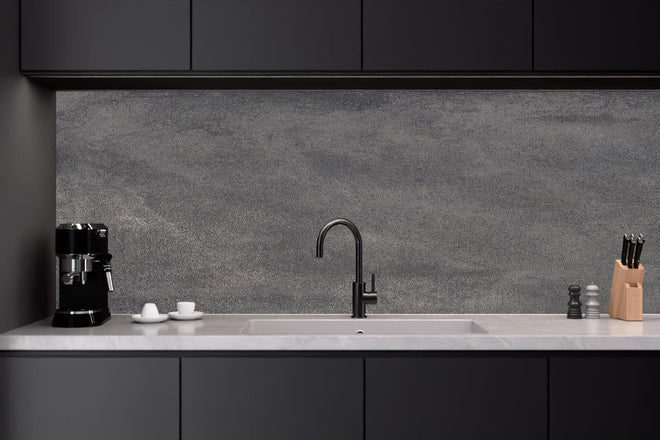 Küchenrückwand - Feine dunkle Betonwand