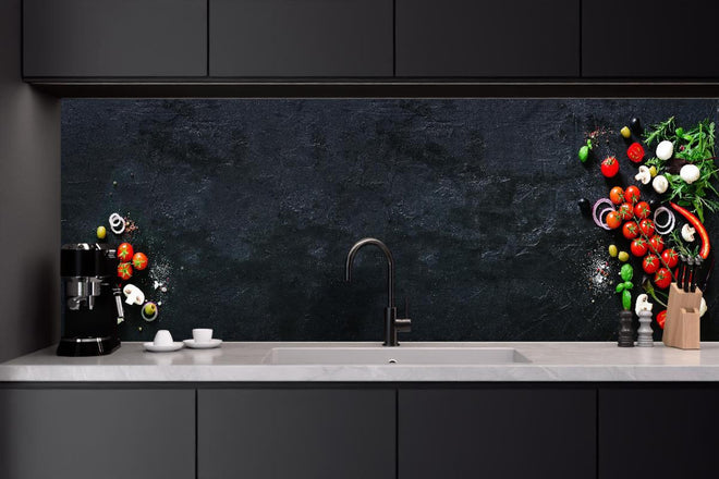 Küchenrückwand - Frisches Gemüse auf Schieferplatte