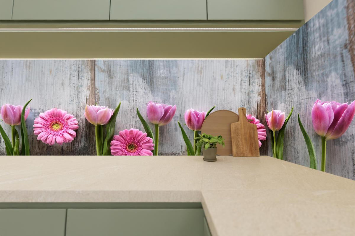 Küchenrückwand - Frühlingsblumen auf schäbigem Holz