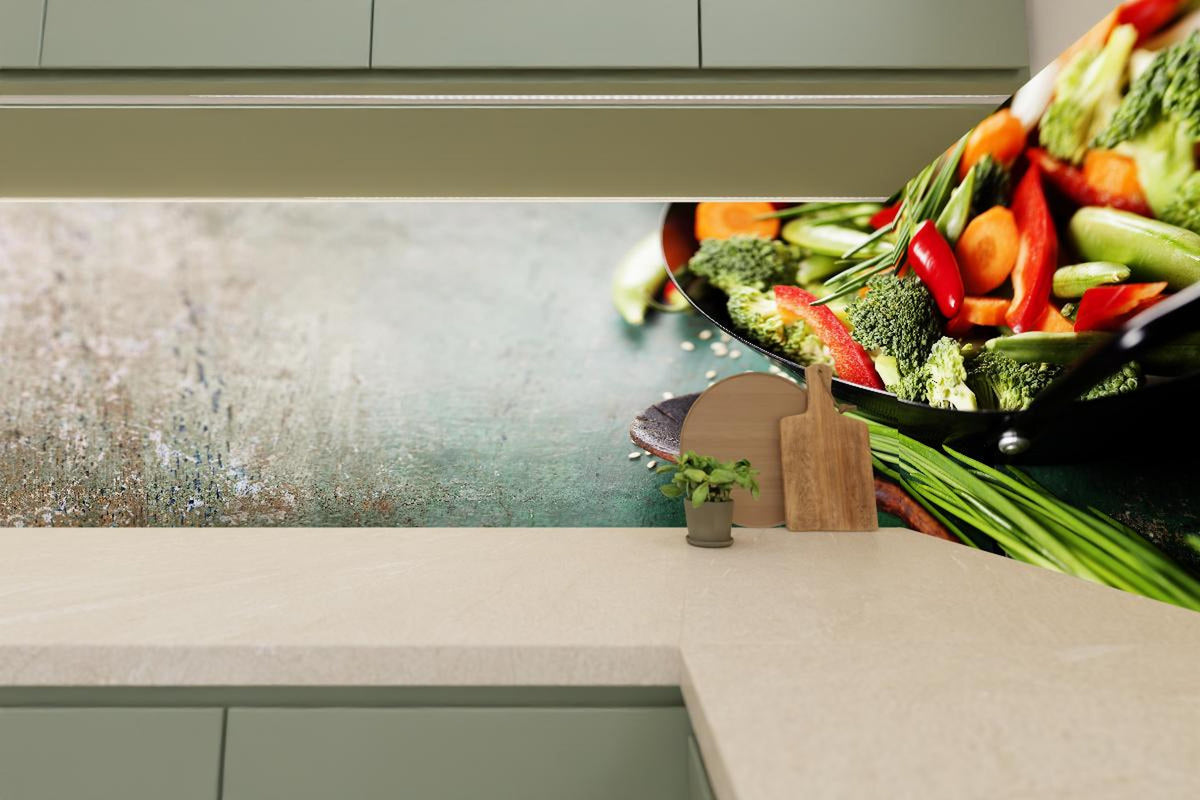 Küchenrückwand - Gemüse kochen im Wok