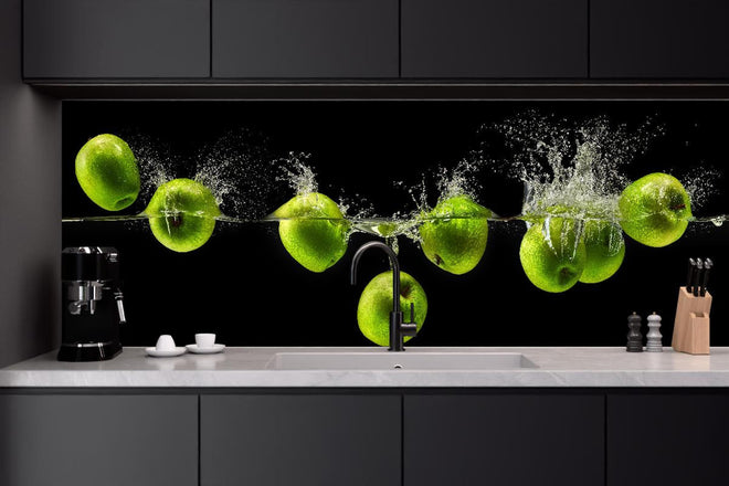 Küchenrückwand - Grüne Äpfel im Wasser