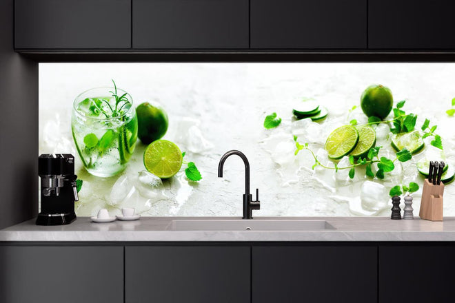 Küchenrückwand - Hausgemachte Limettenlimonade mit Gurke
