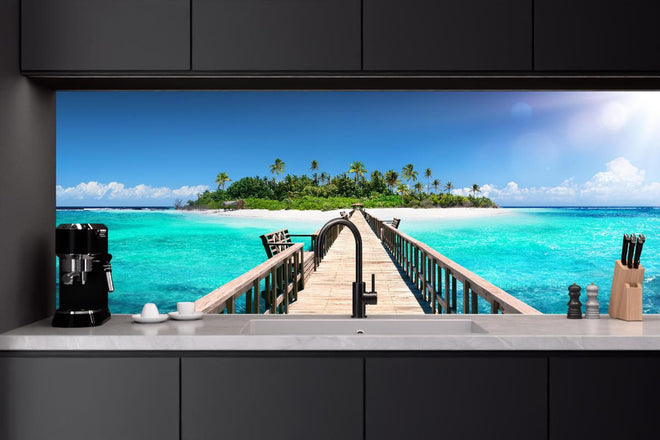 Küchenrückwand - Holzsteg zur tropischen Insel