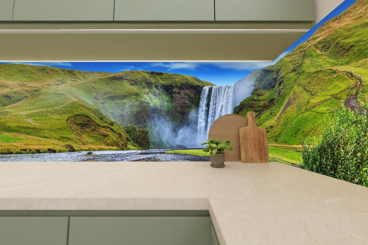 Küchenrückwand - Kraftvoller Wasserfall