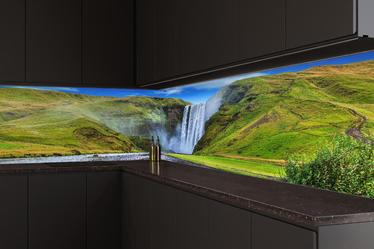 Küchenrückwand - Kraftvoller Wasserfall