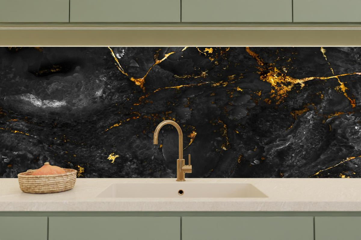 Küchenrückwand - Natürliche schwarze Marmorstruktur mit goldenen Adern
