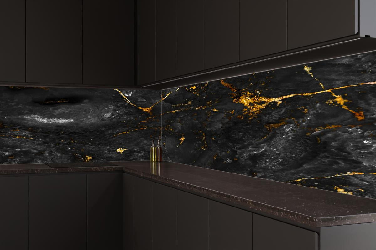 Küchenrückwand - Natürliche schwarze Marmorstruktur mit goldenen Adern