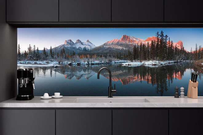 Küchenrückwand - Perfektes Spiegelbild der Drei-Schwestern-Gipfel