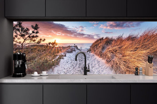 Küchenrückwand - Romantischer Sandweg zum Strand