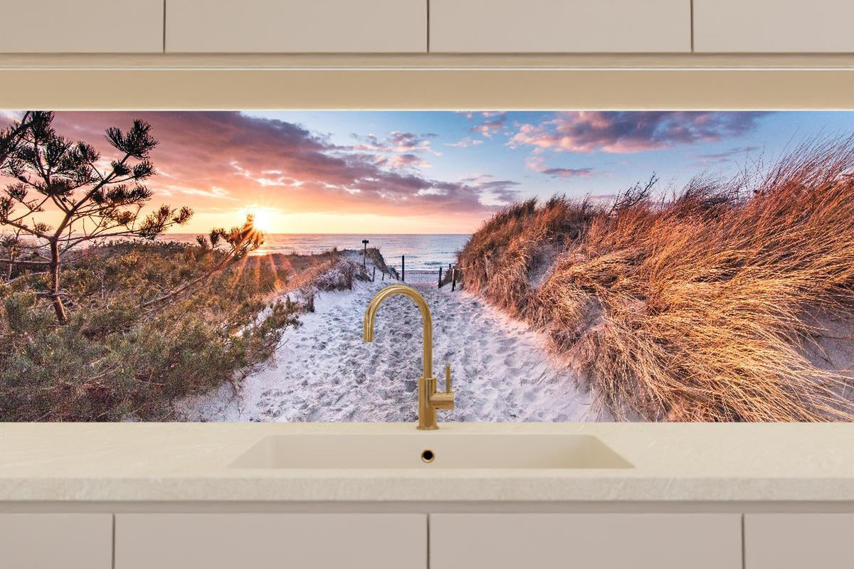 Küchenrückwand - Romantischer Sandweg zum Strand