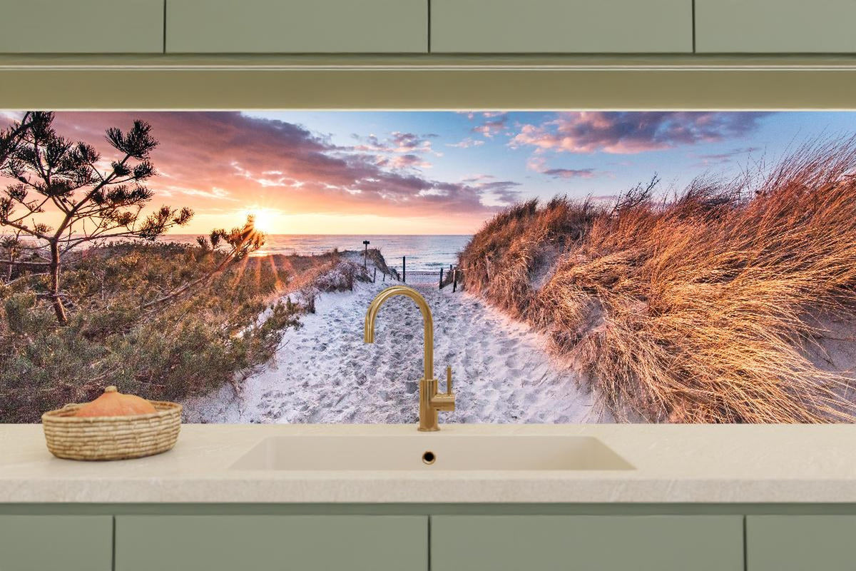Küchenrückwand - Romantischer Sandweg zum Strand