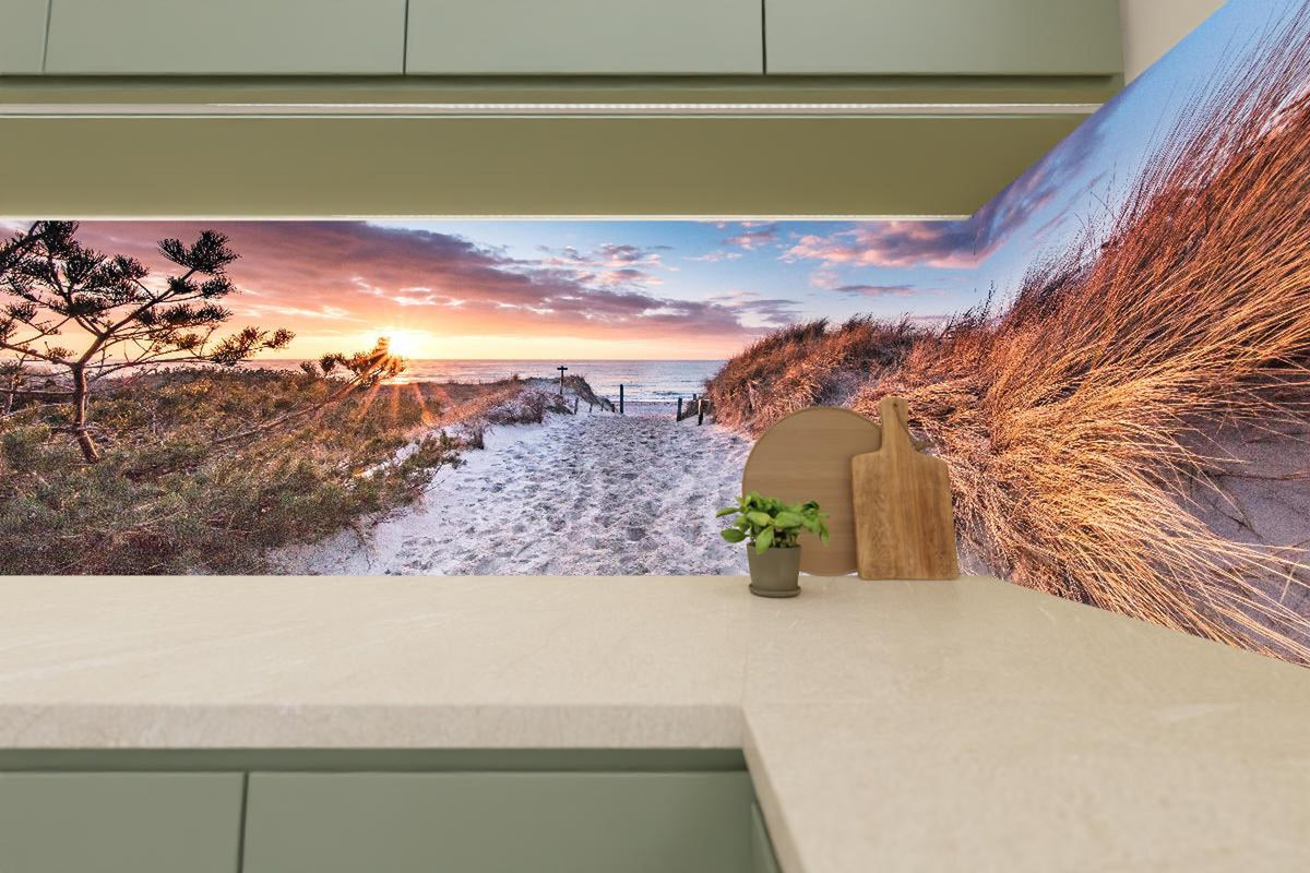 Küchenrückwand - Romantischer Sandweg zum Strand