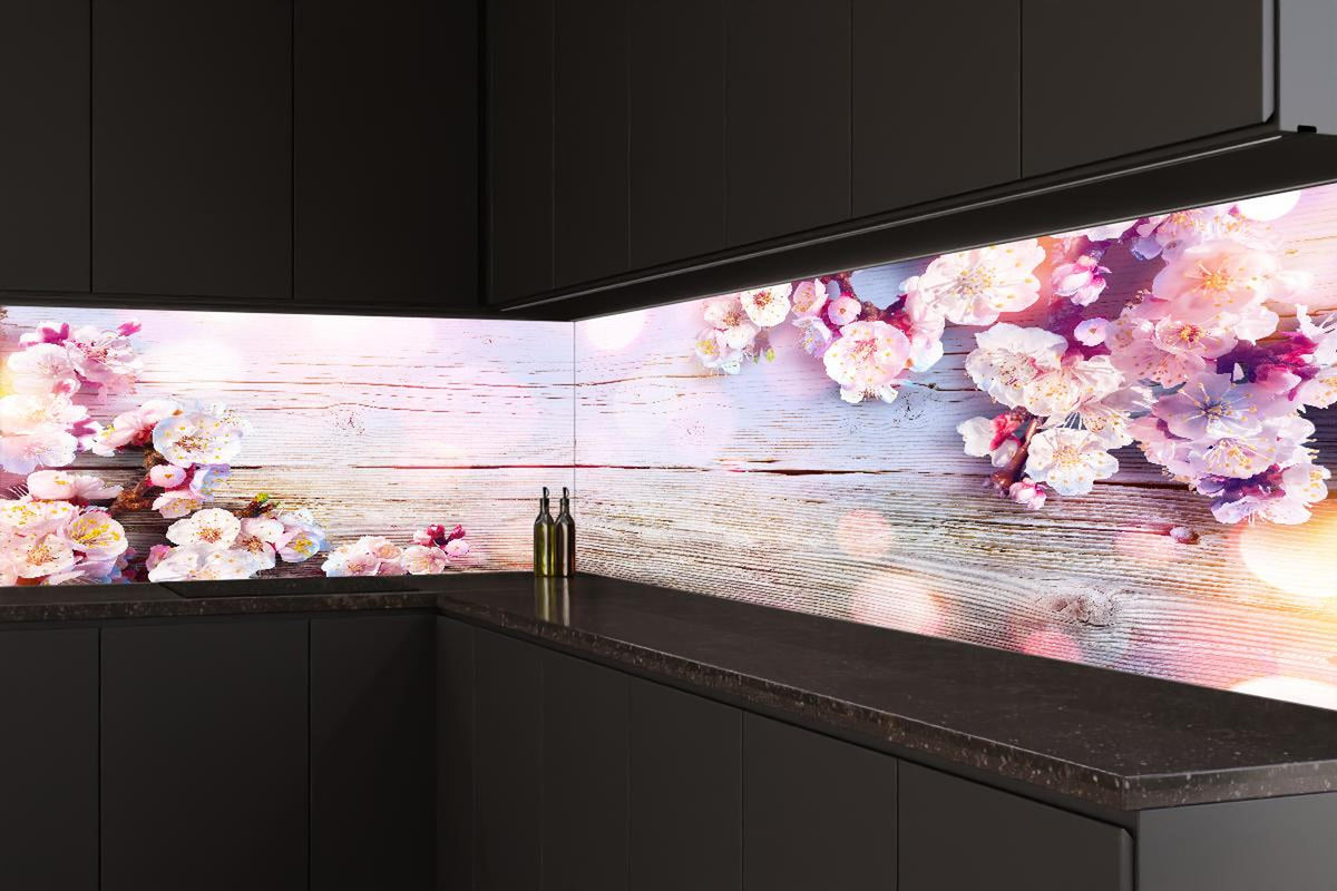 Küchenrückwand - Rosa Blüten auf Holzplatte