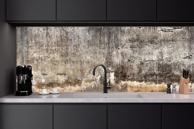 Küchenrückwand - Schmutzige Wand mit kaputtem Zementputz