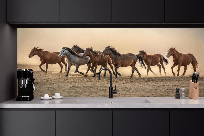 Küchenrückwand - Schöne galoppierende Pferdeherde