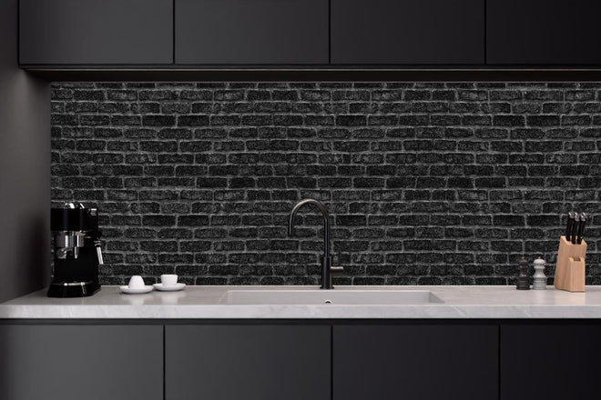 Küchenrückwand - Schwarze schlichte Ziegelwand