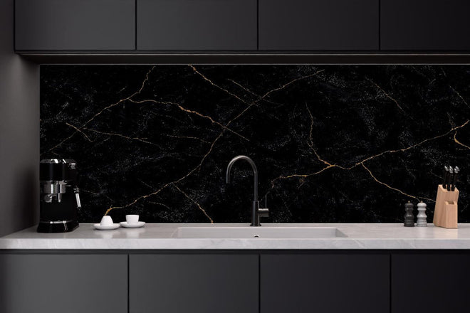 Küchenrückwand - Schwarzer Marmor mit dünnen goldenen Adern