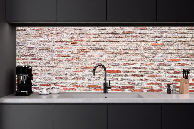 Küchenrückwand - Sehr alte kaputte Steinmauer