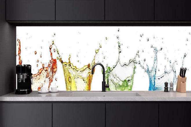 Küchenrückwand - Spritziges buntes Wasser
