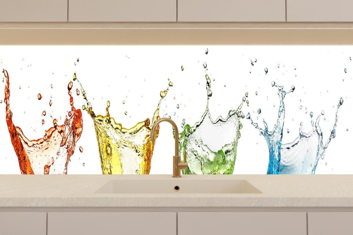 Küchenrückwand - Spritziges buntes Wasser