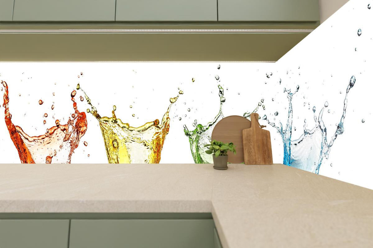 Küchenrückwand - Spritziges buntes Wasser
