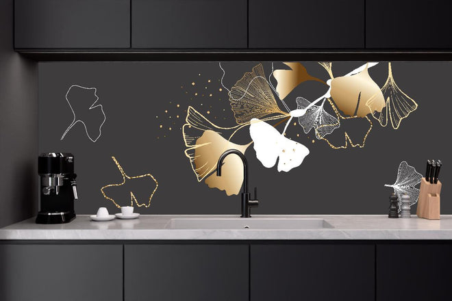 Küchenrückwand - Stilisiertes Ginkgo-Design in Gold und Schwarz