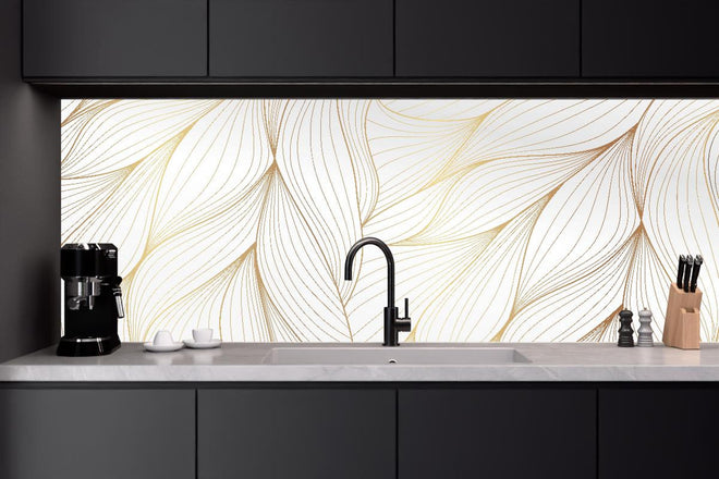 Küchenrückwand - Stilvolle Abstrakte Weiß-Gold Blattstruktur