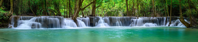 Küchenrückwand - Wasserfall tief im tropischen Wald