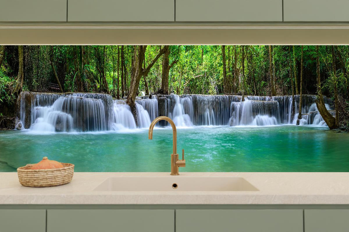 Küchenrückwand - Wasserfall tief im tropischen Wald