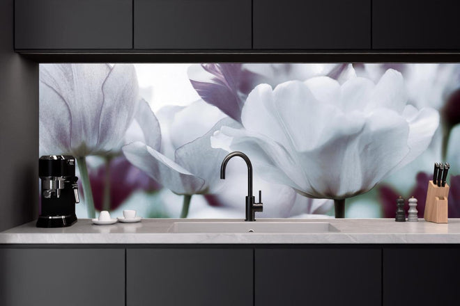 Küchenrückwand - Weiße Tulpen