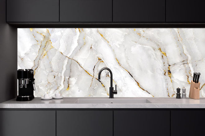 Küchenrückwand - Weißer Statuario-Marmor mit goldene Adern