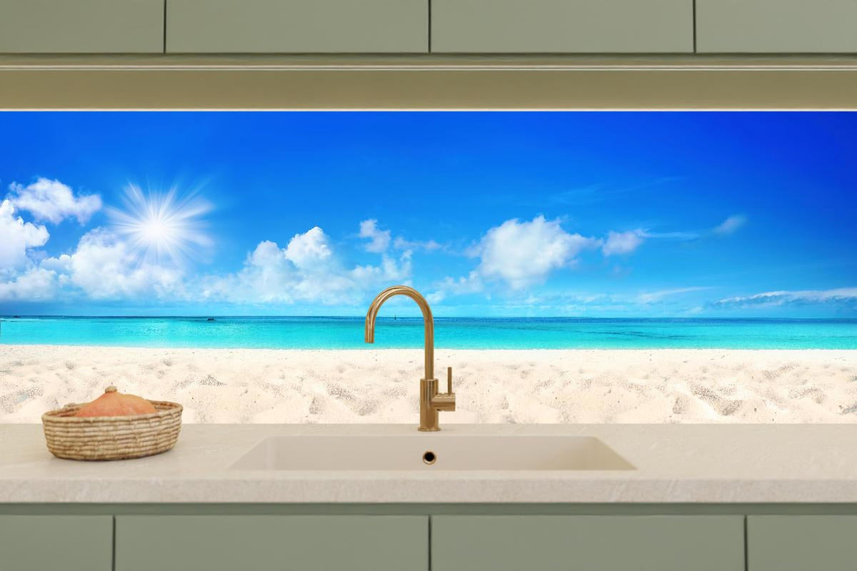 Küchenrückwand - Wunderschöner Strand mit hellem Sand