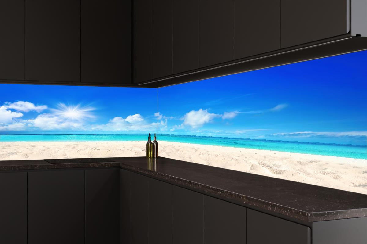 Küchenrückwand - Wunderschöner Strand mit hellem Sand