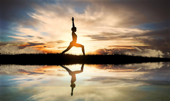 Küchenrückwand - Yoga praktizierendes Mädchen