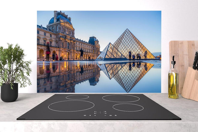 Spritzschutz - Bezaubernder Blick auf das Louvre-Museum