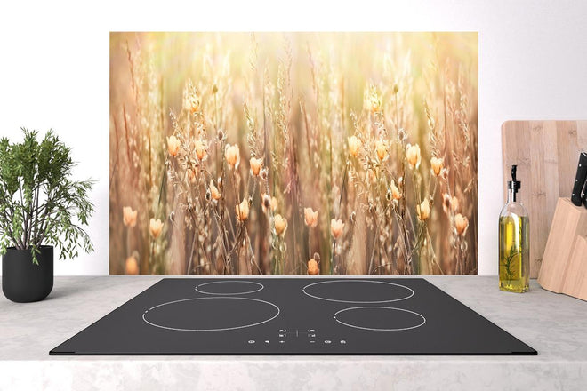 Spritzschutz - Blumenfeld mit Sonnenstrahlen