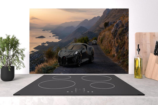 Spritzschutz - Bugatti La Voiture Noire auf einer Straße am Meer