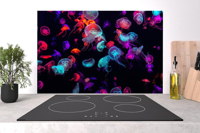 Spritzschutz - Bunt strahlende Quallen unter Wasser