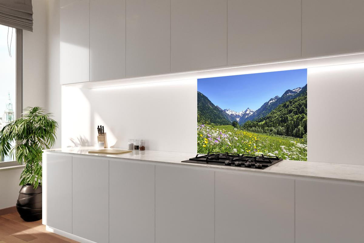 Spritzschutz - Bunte Wiese in den Alpen