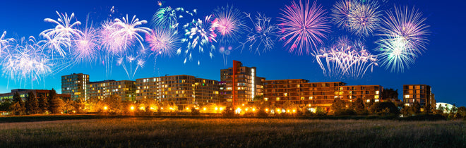 Spritzschutz - Buntes Feuerwerk Milton Keynes Skyline