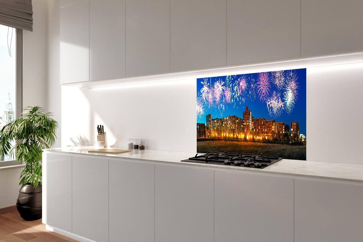 Spritzschutz - Buntes Feuerwerk Milton Keynes Skyline