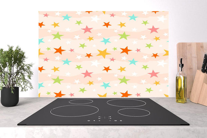 Spritzschutz - Buntes Sternmuster auf hellem Grund