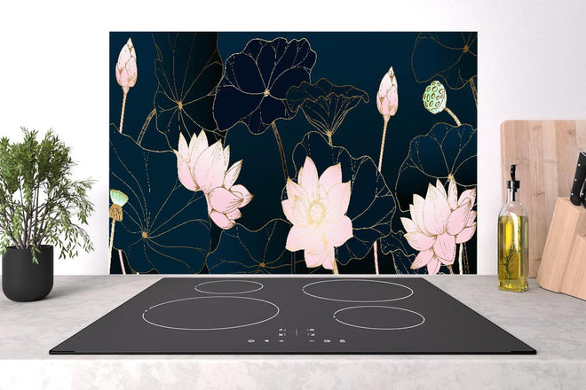 Spritzschutz - Dekorative Lotusblumen auf Nachtblau