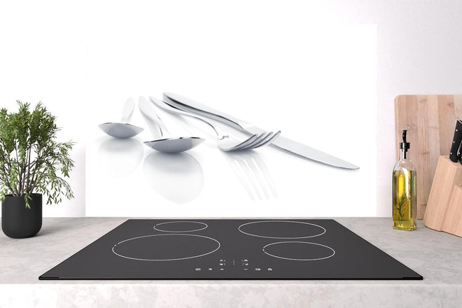 Spritzschutz - Elegantes Besteck-Set in Weiß mit Silberakzenten