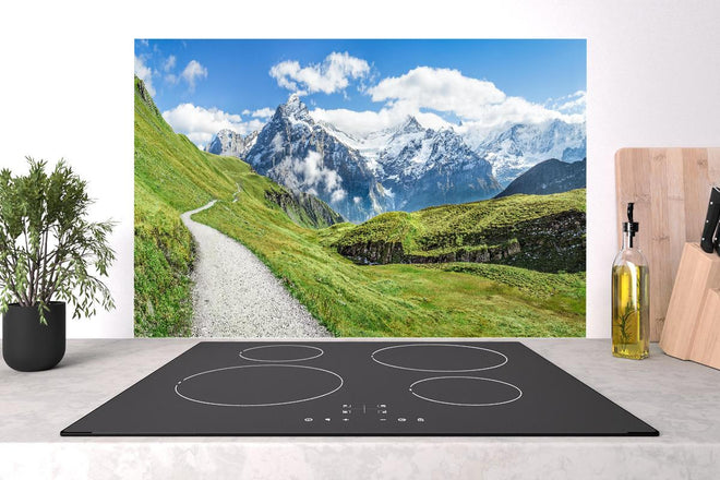 Spritzschutz - Friedlicher Wanderweg in den Alpen