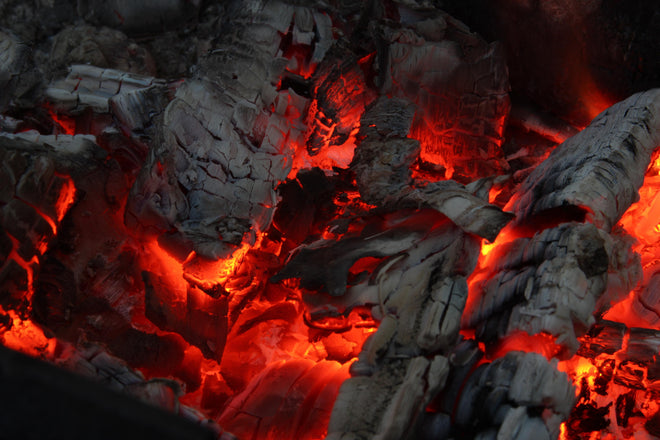 Spritzschutz - Glühendes Feuer - Nahaufnahme