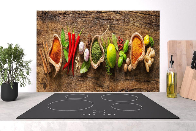 Spritzschutz - Kräuter & Gewürze auf Holz